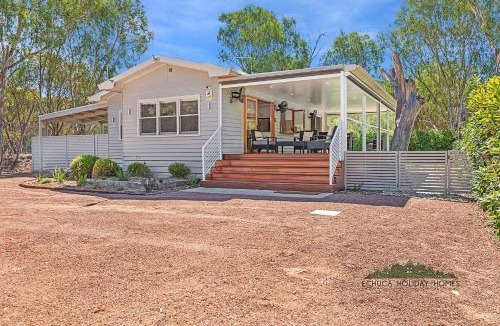Echuca House | The Rad Shack - Echuca Holiday Homes