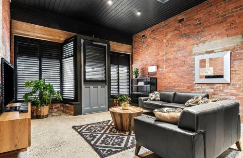 Geelong West House | The Radford Geelong West with easy walk to Cafes