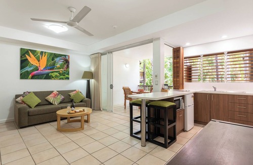 Palm Cove Apartment | The Reef Retreat Palm Cove Apartments- 2 minutes to the Beach