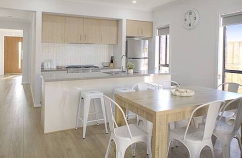 Armstrong Creek House | The Robinson - Host on the Coast