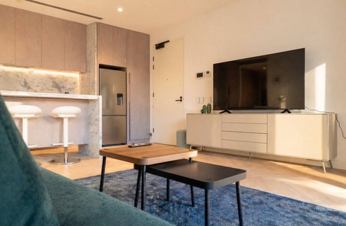 The Rocks Apartment | The Rocks 1BR + Workspace | Bridge View & Balcony