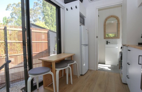 Bright Cabin | The Rocks - Maple Tiny Home