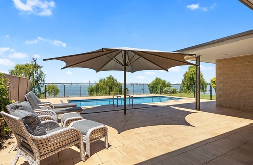 Yarrawonga House | The Rosemary Lakehouse - Spring Offer