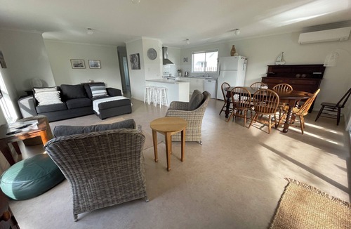 Waterhouse House | The Saltbox- Town Center, great location!