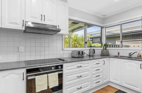Culburra Beach House | The Salty Deck – Pet friendly & 200m to beach