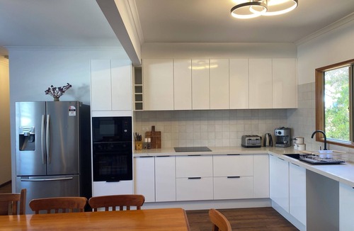 Marion Bay House | 'The Sands' - spacious holiday home for large groups of family & friends.