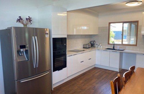 Marion Bay House | 'The Sands' - spacious holiday home for large groups of family & friends.