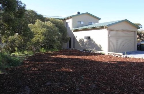 Marion Bay House | 'The Sands' - spacious holiday home for large groups of family & friends.