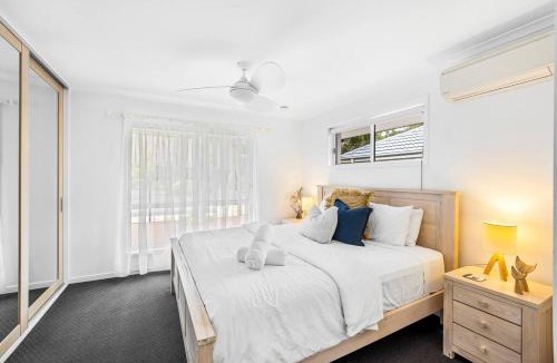 Castaways Beach House | The Seahaven ~ Family Home with Pool, Pet Friendly