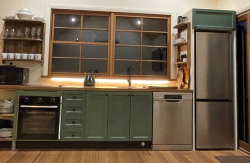 St. Albans Cabin | The Shack - In the Heart of St Albans