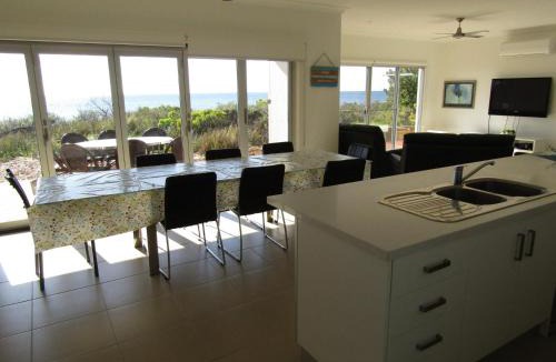Melville House | The Shack - Sultana Point
