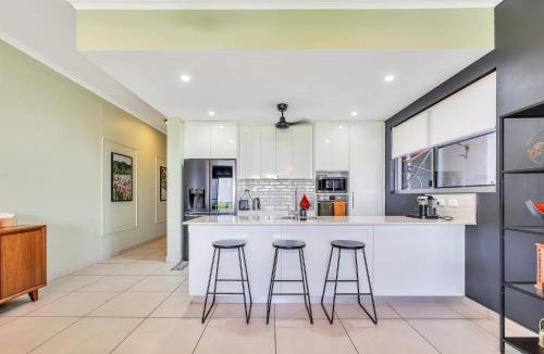 Stuart Park Apartment | The Skyline Lookout Pool, BBQ, FREE parking