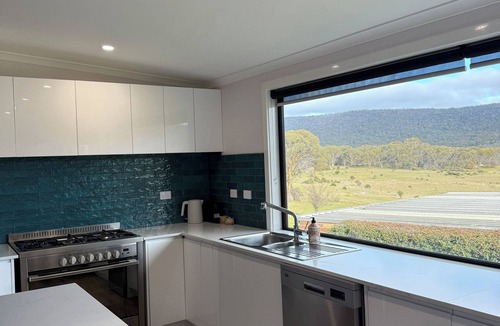 Anglers Reach House | The Snowy Anglers Lakehouse Lakefront, Fireplace, Snowfields & Fishing Retreat