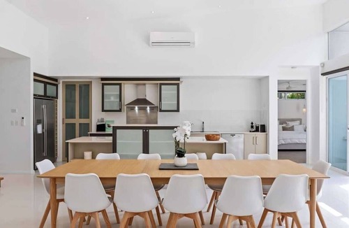 Kingscliff House | The Station- Prime Kingscliff Salt location - Sleeps 13
