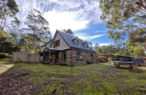 Simpsons Bay House | The Stone Cottage - Bruny Island