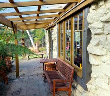 Simpsons Bay House | The Stone Cottage - Bruny Island