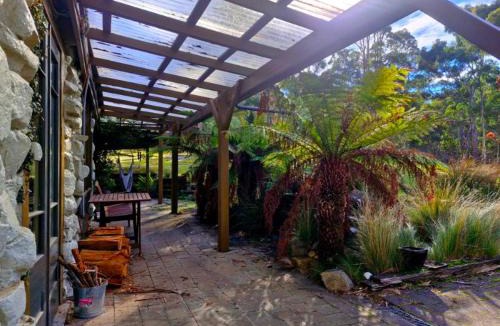 Simpsons Bay House | The Stone Cottage - Bruny Island
