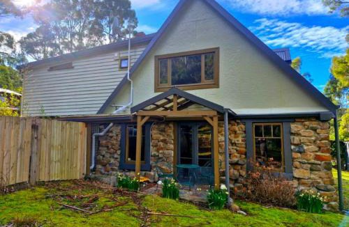 Simpsons Bay House | The Stone Cottage - Bruny Island