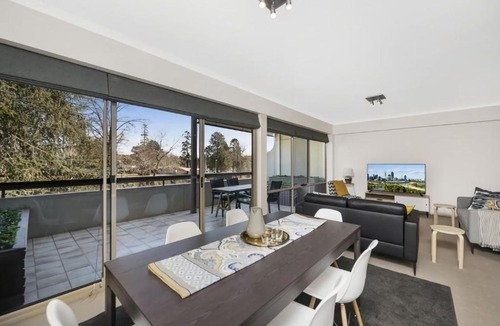 Manuka Apartment | The Summit E2 Kingston ACT