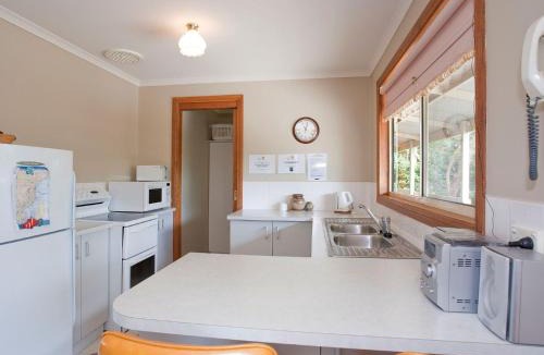 Torquay House | The Sundowner Cottage - Central Torquay