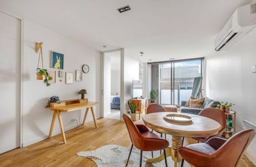 East Melbourne Apartment | The Sweet Escape - Chic Apartment with Rooftop Pool