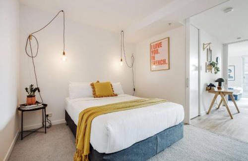 East Melbourne Apartment | The Sweet Escape - Chic Apartment with Rooftop Pool