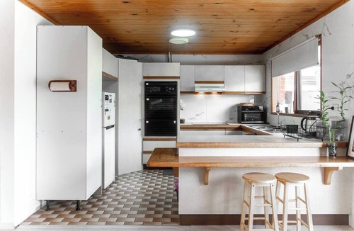 Narre Warren House | The Timber Loft |Cozy 1BR Hideaway in Narre Warren