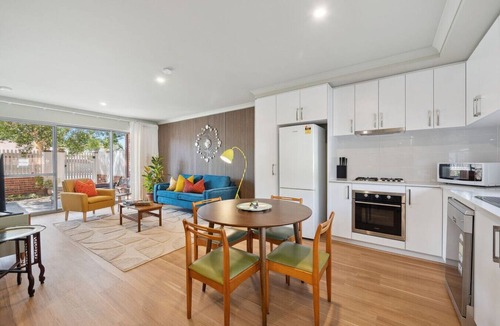 Bassendean Apartment | The Tonic | Colourful Mid-Century Stay with Private Courtyard (Pet-Friendly)