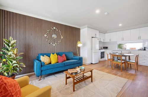 Bassendean Apartment | The Tonic | Colourful Mid-Century Stay with Private Courtyard (Pet-Friendly)