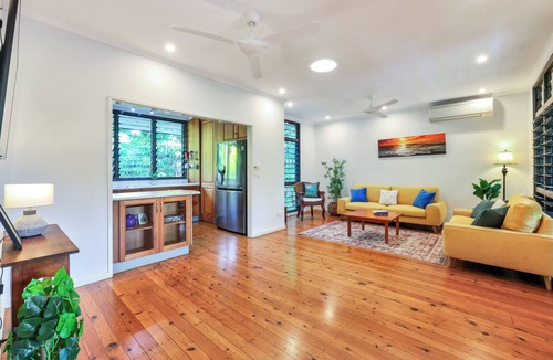 Parap House | The Treehouse | Big Balcony | 3Bd, 2 Bth with Spa