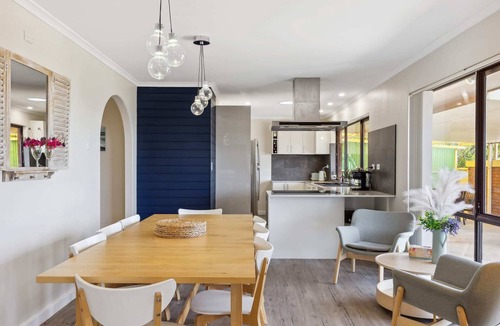 McCracken House | The Views Beach House, Pet friendly, WiFi
