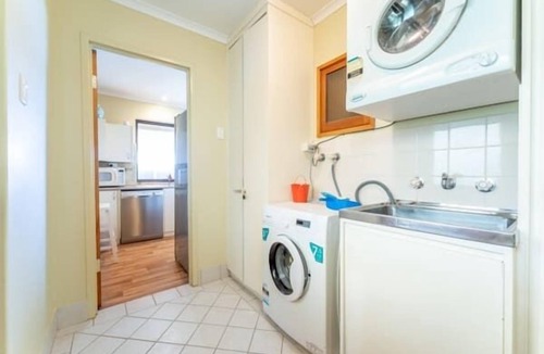 McCracken House | The Views Beach House, Pet friendly, WiFi