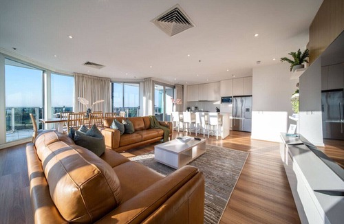 Adelaide Central Business District Apartment | The Views Penthouse - Cityscape & Parkland Scenery