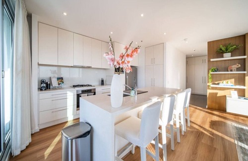 Adelaide Central Business District Apartment | The Views Penthouse - Cityscape & Parkland Scenery