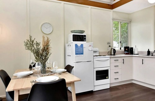 Rothbury Cottage | The Vines Suite with Free Wine Tasting