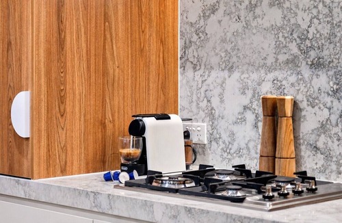 West Melbourne Apartment | The Vinyl Abode | Free Parking + 5-Minute CBD Walk