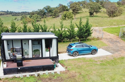 Little Hartley Apartment | The Wabe Tiny House - beautiful tiny house surrounded by beautiful countryside.