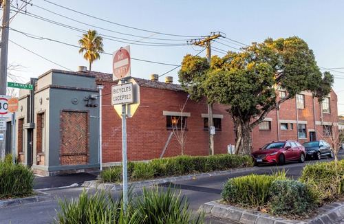 Fitzroy North House | The Warehaus | Spacey, Cool & Comfy