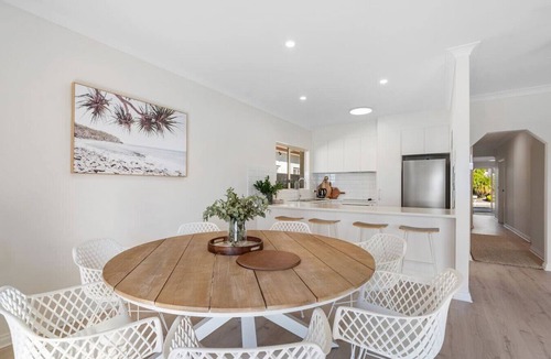 Encounter Bay House | The Water House - Lakeside Serenity & Modern Comfort