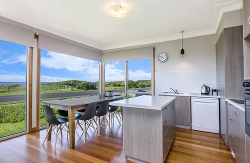 Port Fairy House | The Waves - Sit Back And Watch The Waves Roll In