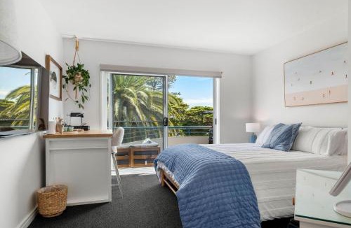 Cowes Apartment | The Waves Waterfront Studio Opposite Cowes Beach