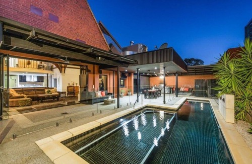 Echuca House | The Wesley - Echuca Holiday Homes