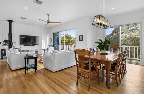 Carrickalinga House | The White House - 6 Bennett Street