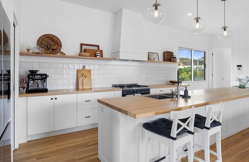Carrickalinga House | The White House - 6 Bennett Street