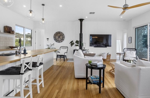 Carrickalinga House | The White House - 6 Bennett Street