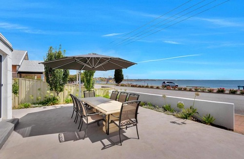 Dalrymple House | The White House - Esplanade Stansbury