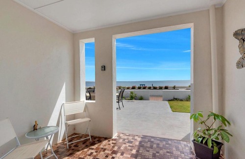 Dalrymple House | The White House - Esplanade Stansbury