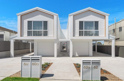 Corrimal House | The White House near beach + shops