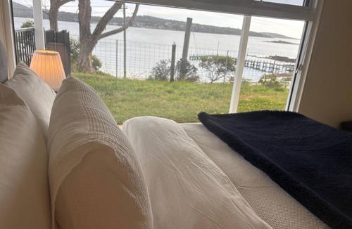 White Beach House | The White House @ White BeachnA Luxury Beachfront House /Direct Beach Access