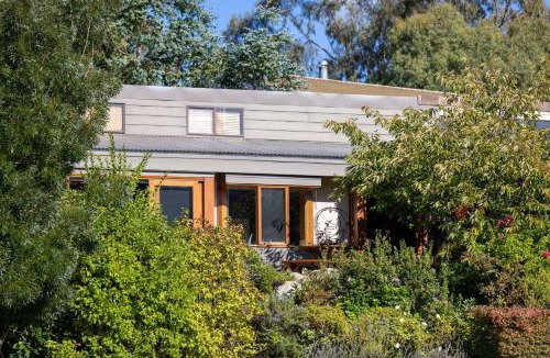 Jindabyne Villa | The Wolery - Lakeside Jindabyne